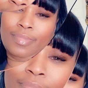 Meet your Posher, Devona